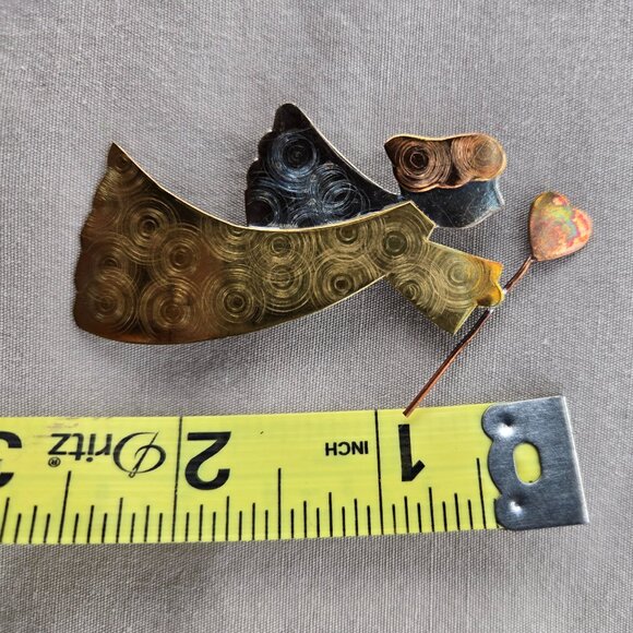 Sweet Angel Brooch carrying a Heart wand - Picture 3 of 4